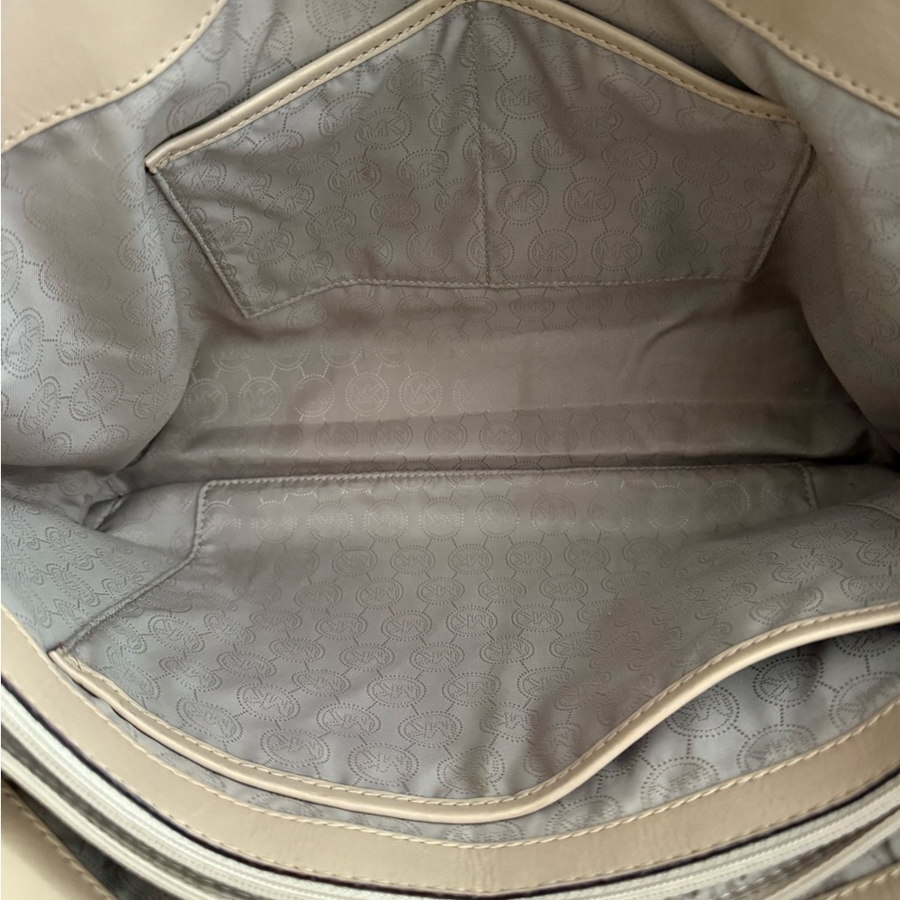 Michael Kors | Jet Set Travel Tote | Excellent Conditions - Picture 3 of 11